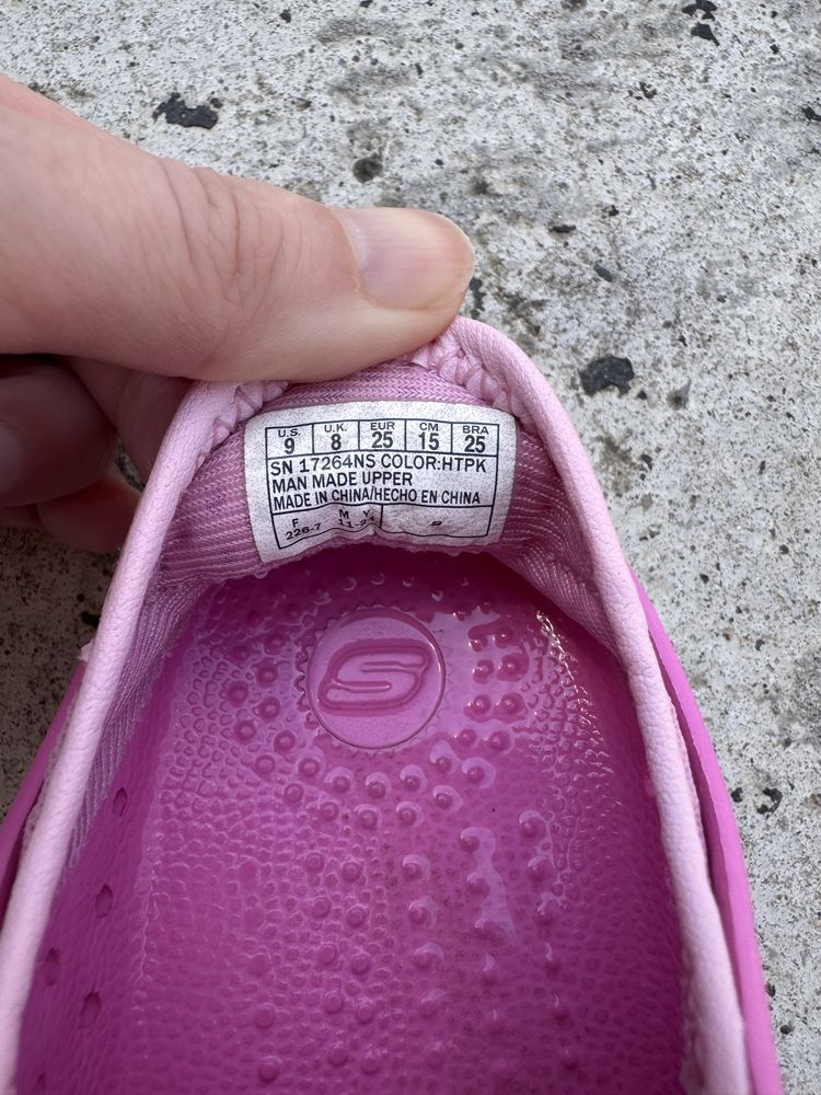 Sandale / papucei / slapi skechers marimea 25