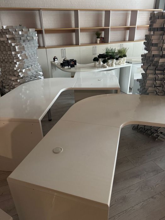 Офисная мебель в очень хорошем состоянии