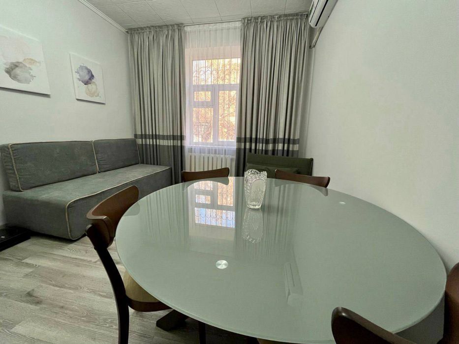 Сдается 2-х комнатная квартира в легендарной «Сталинка», метро Ойбек