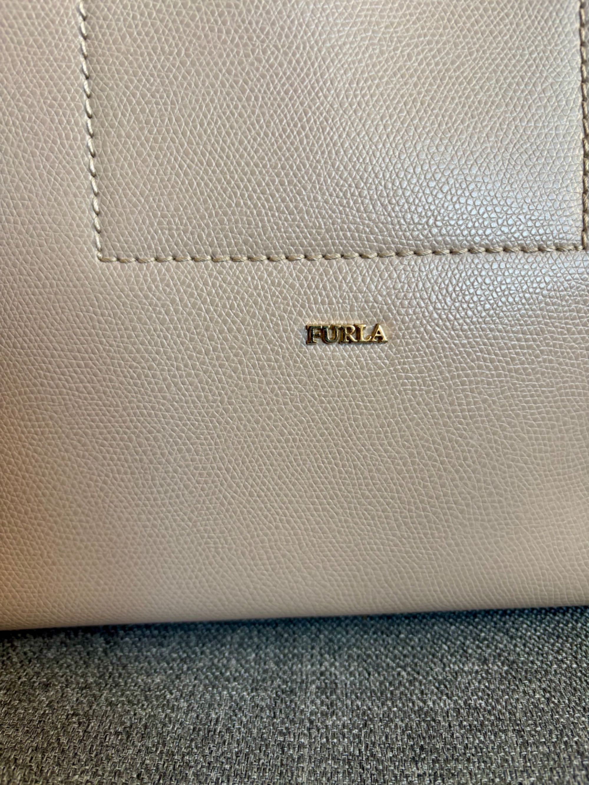 Чанта Furla, бежова, голяма, в отлично състояние