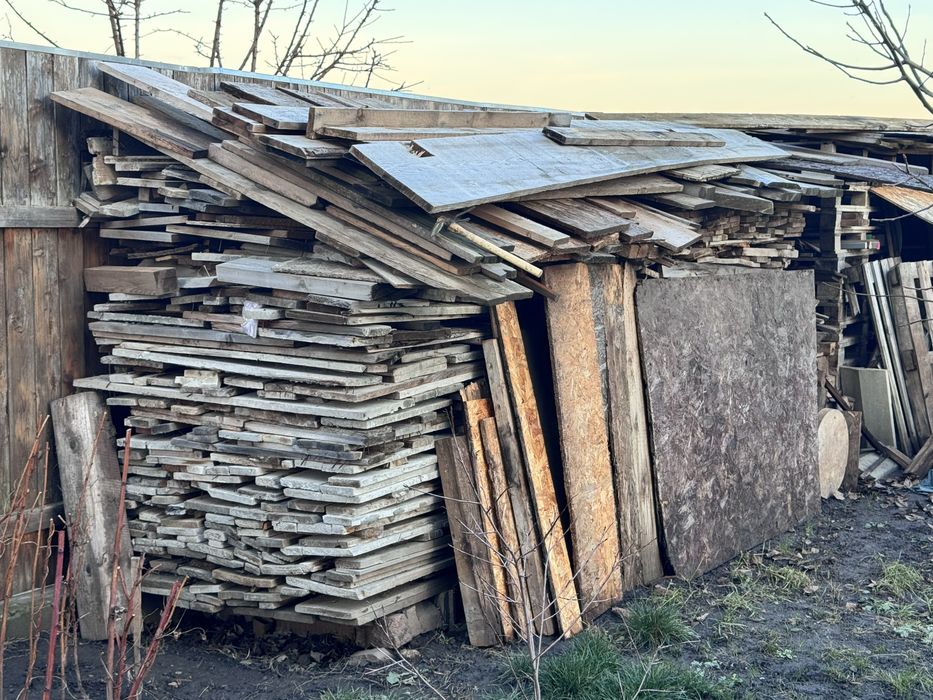 Lemn pentru foc, compus din scandura