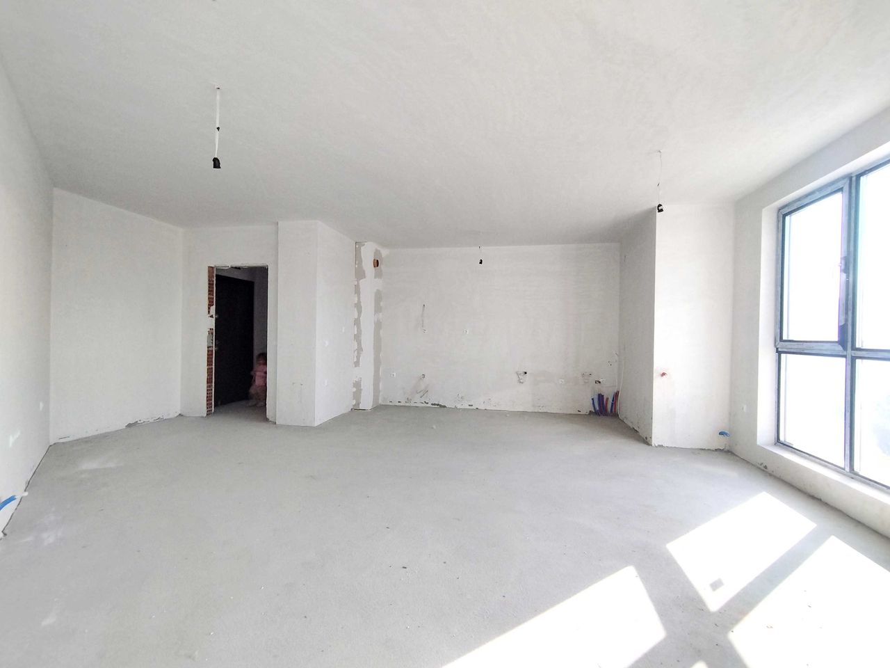 Продава се Двустаен апартамент в Перник, Изток - 81 кв.м за 1146 €/кв.м - Снимка #2