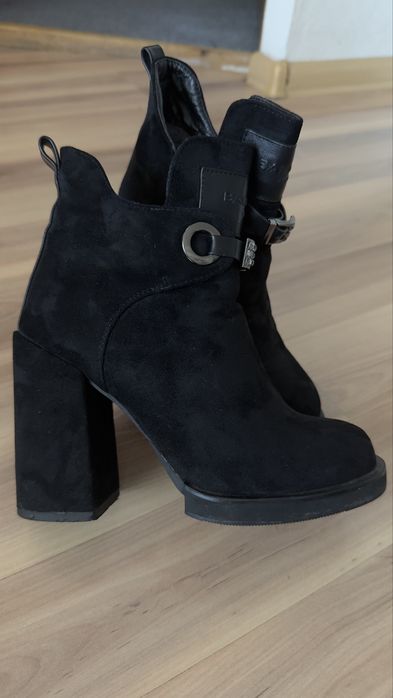 Продам полусапожки зимние новые