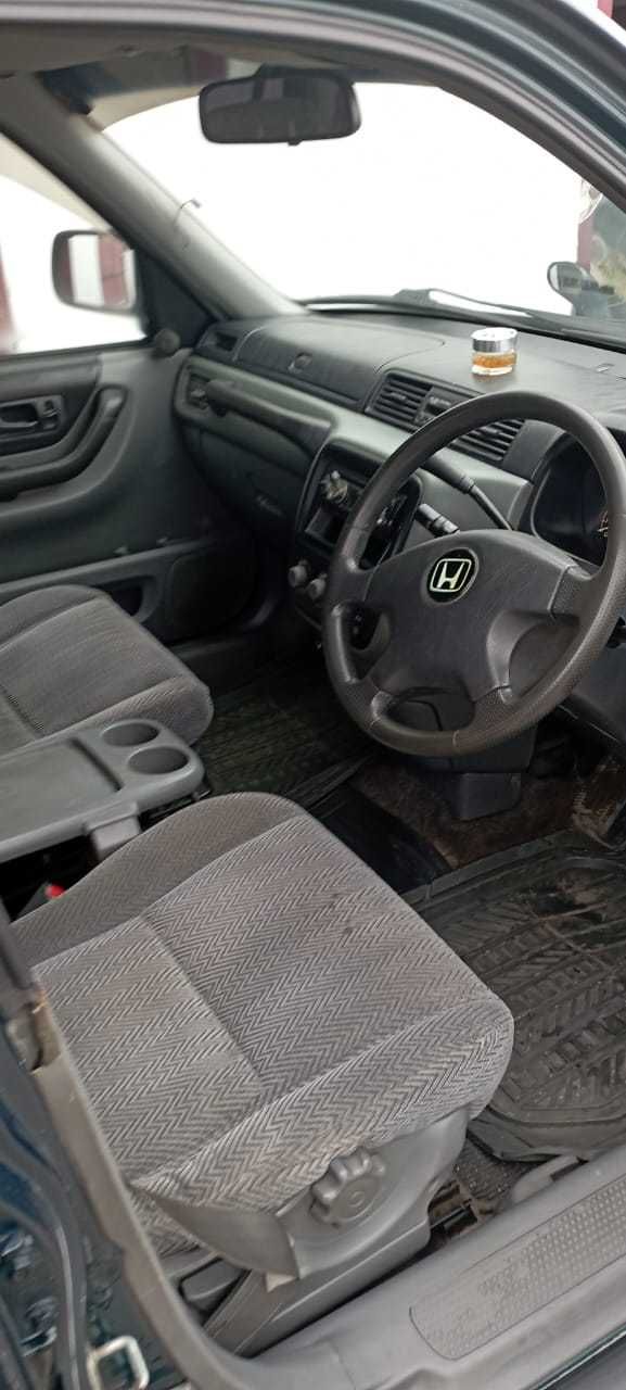 Продам машину Honda CR-V