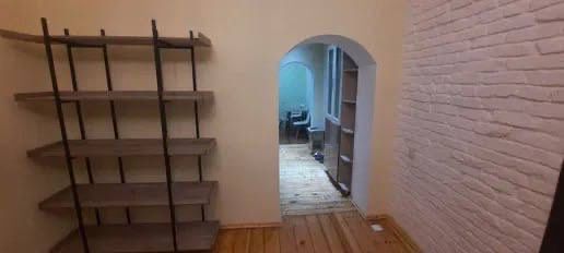Шота Руставели 2/2/4 Высокопотолочка мебель+техника Срочно 48квм