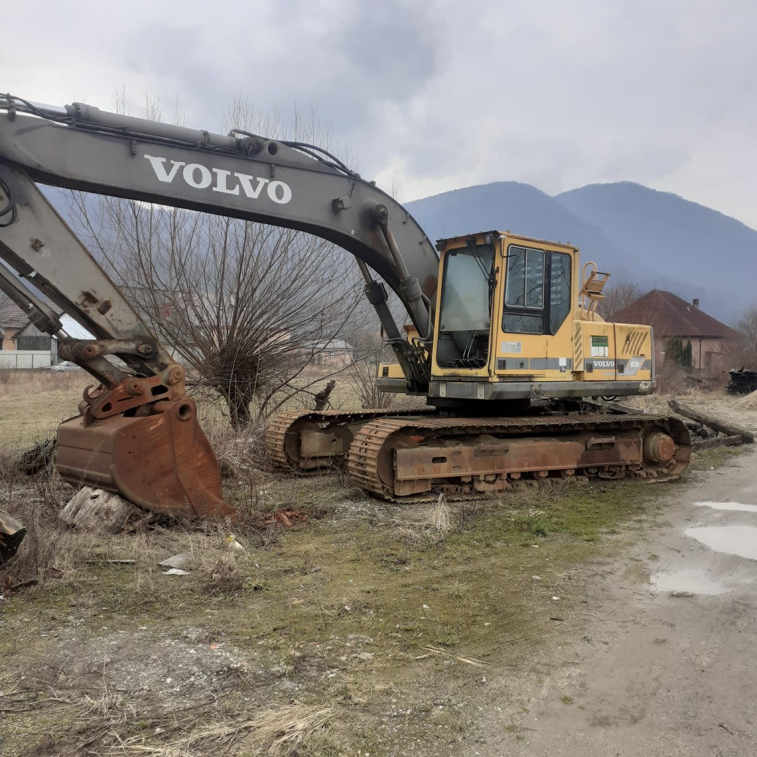 Dezmembrez Excavator pe senile Volvo Ec 280