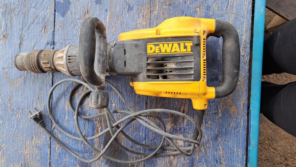 Отбойник от Dewalt