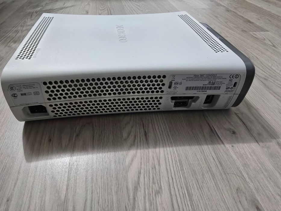 Vand Xbox360 cu 47 jocuri