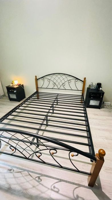 Двухспальняя кровать