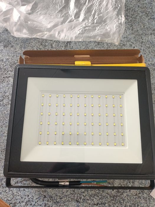 Прожектор светодиодный