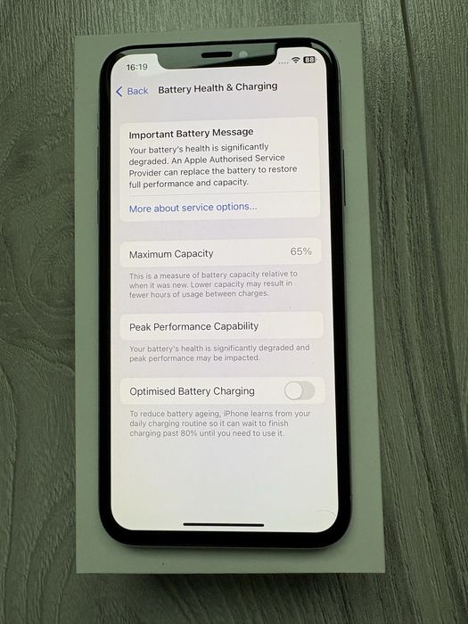 iPhone X, Silver, 64 GB - пада му батерията - с оригиналната кутия