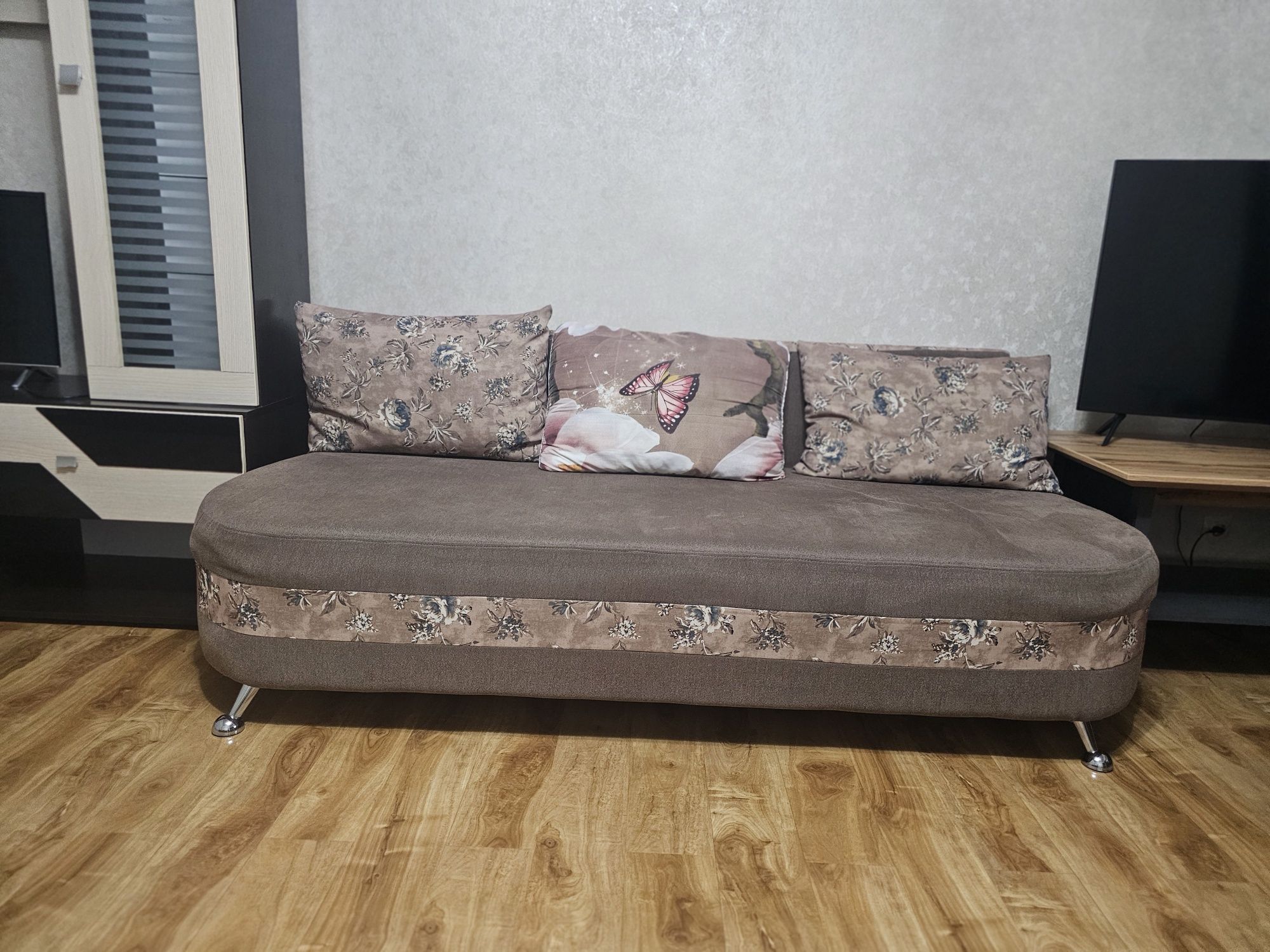 Продам диван в хорошем состояний
