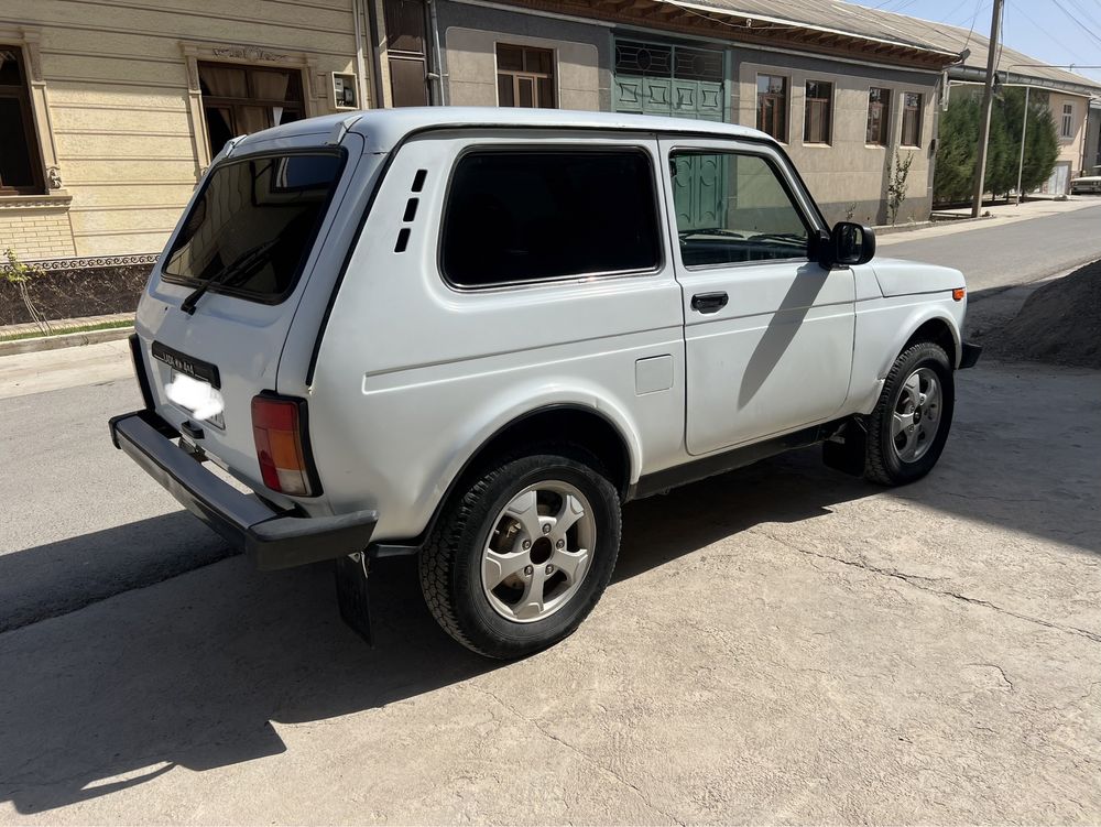 sotiladi lada niva 2015