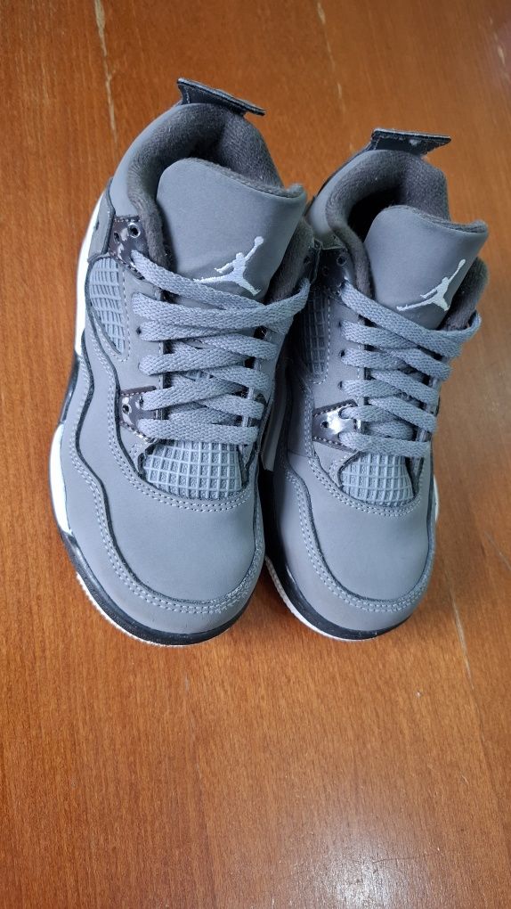 Детски маратонки - Jordan 4 retro cool grey