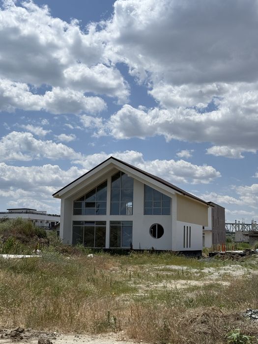 Casă nouă P+M de vânzare – se predă la alb. Pret negociabil.