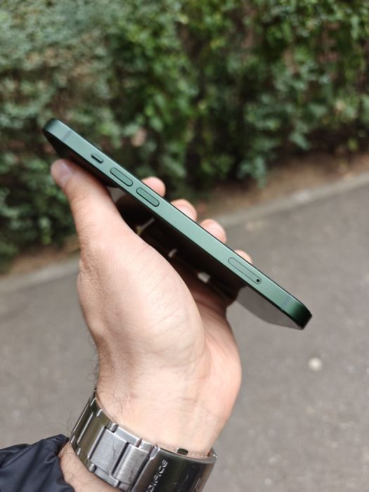 V/S iPhone 13 - 128GB