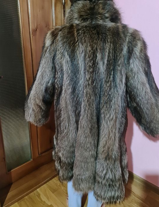 Vând haină de blană (Flora Volpi)