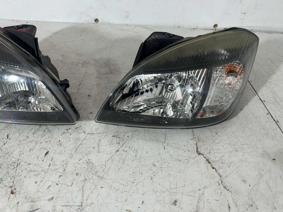 Faruri far stanga dreapta Kia Rio 2011