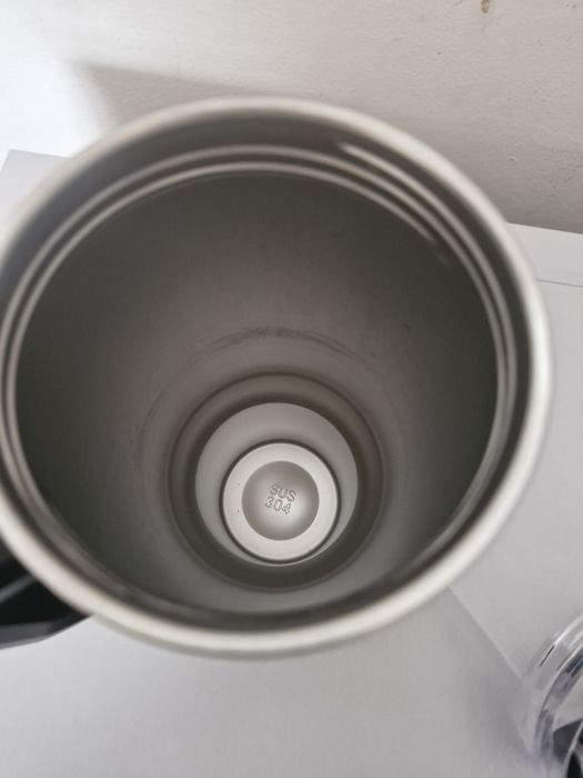 Termos negru,cu capacitate de 1.200ml