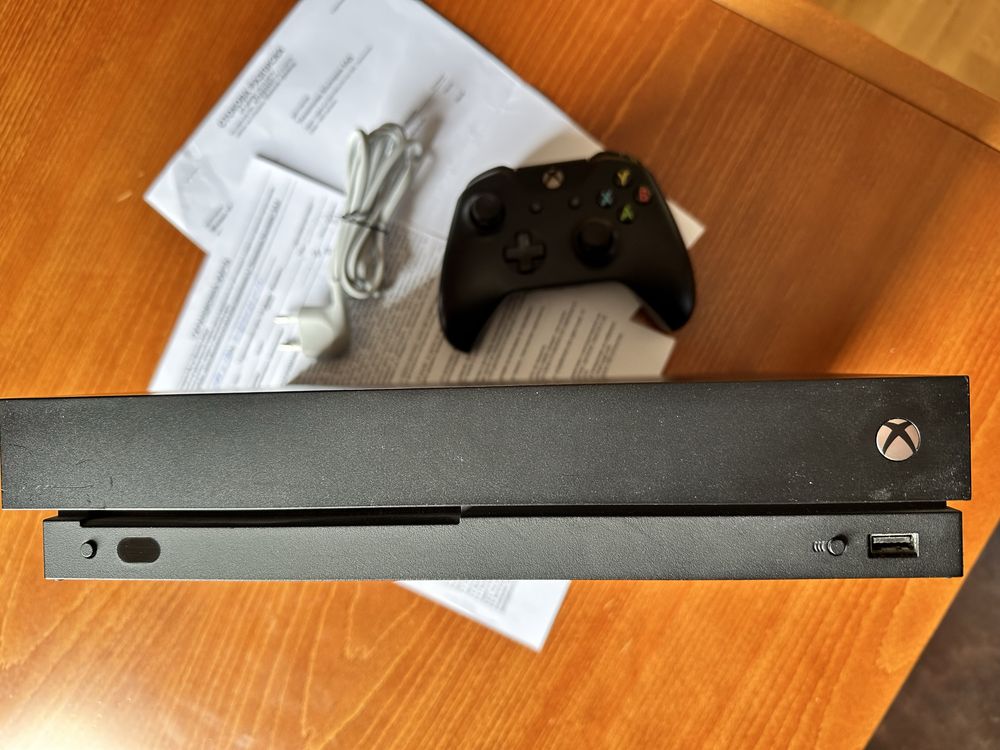 Конзола Xbox One X 1TB