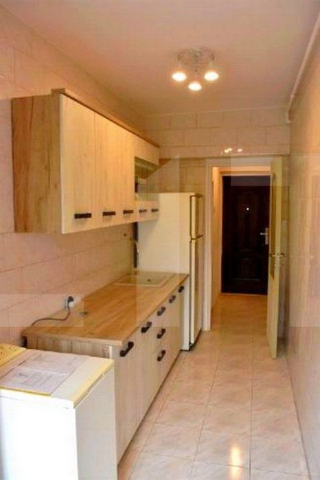Apartament de vanzare, cu 3 camere, 52 mp, zona Pajura