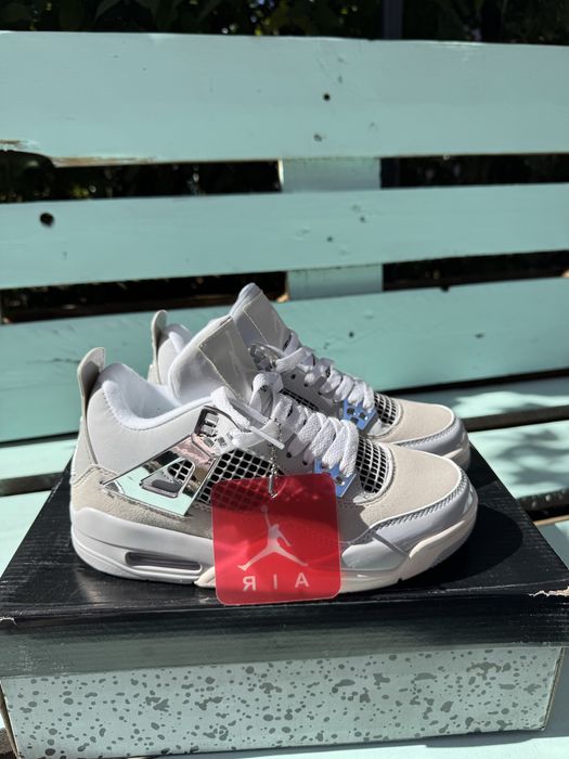 Jordan 4 Frozen (Marimi: 39,43,44)