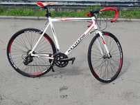 Se vinde bicicleta ptr Strada , echipata profesional