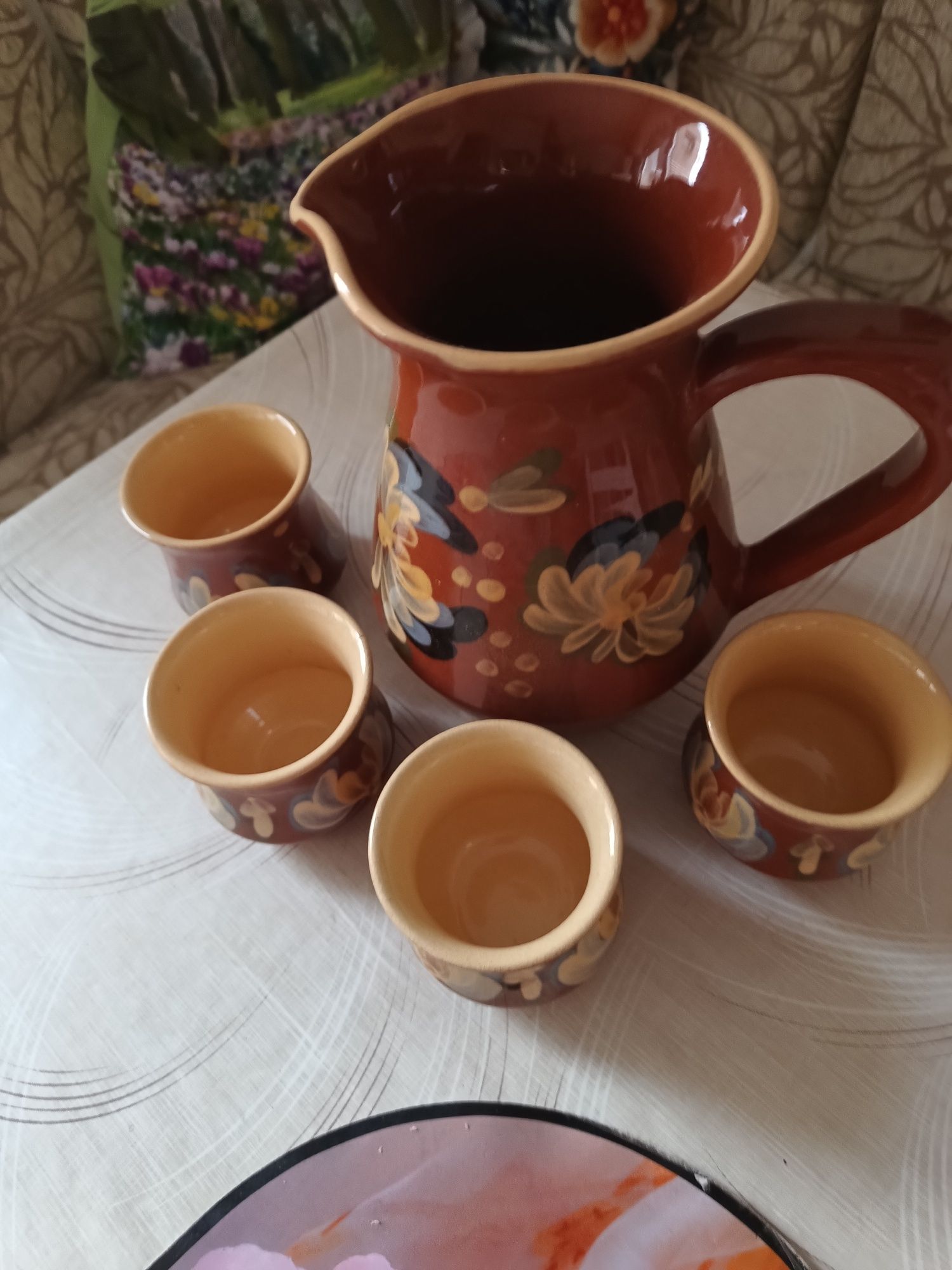 Керамична кана с 4 чаши и 3 други кани.