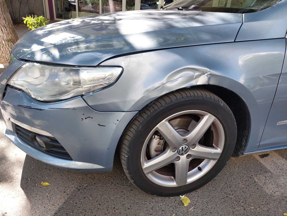 Passat CC ușor avariat