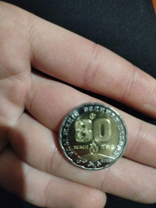 Продам юбилейную монету 200тенге серийная