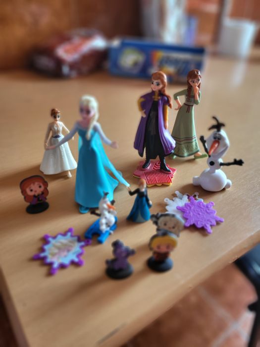 Figurine Frozen de la oua Kinder
