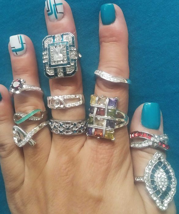 Нов, сребърен, дамски пръстен. Цена 35/55 лв. В кутия.