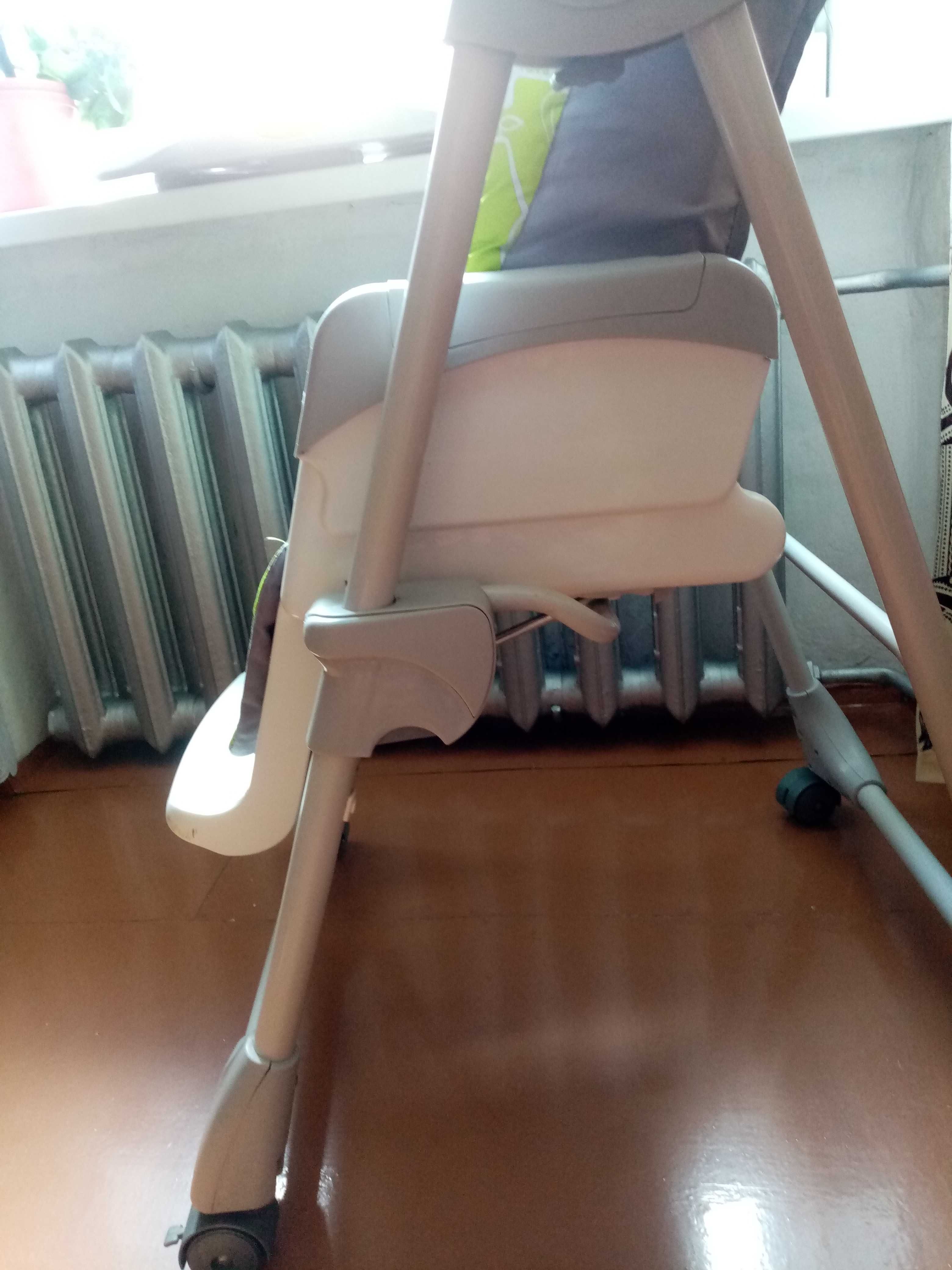 Продам стульчик для кормления ребенка и шезлонг. Два в одном.