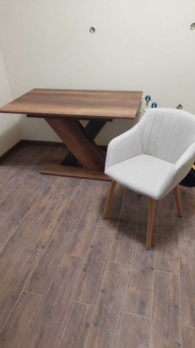 Комплект  сгъваема трапезна маса с 4 стола /чисто нови/