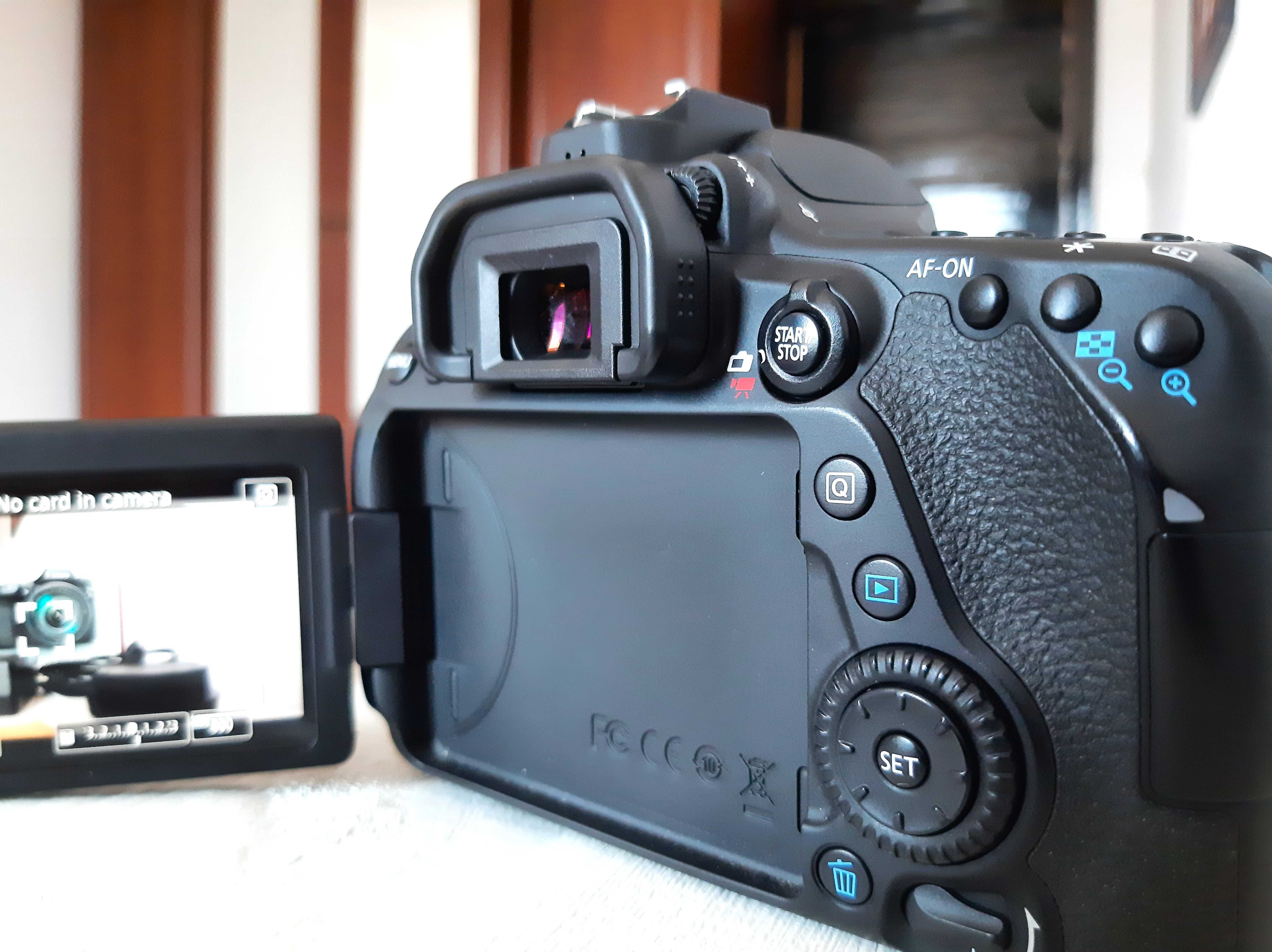 DSLR фотоапарат Canon EOS 80D без обектив