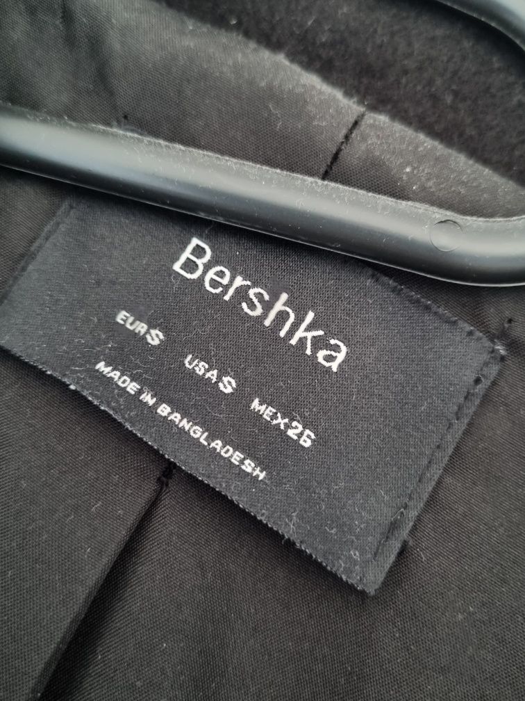 Palton bershka mărimea s