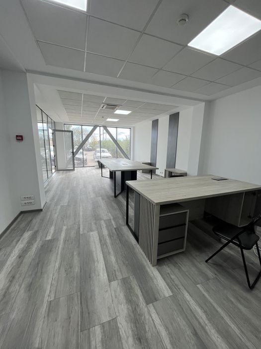 Spatiu, birou complet, 50 mp
