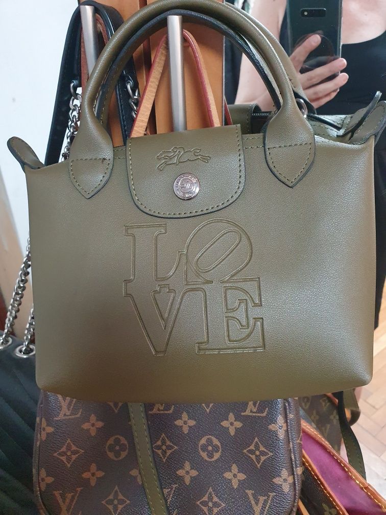 Малка чанта Longchamp  кафява.тренд