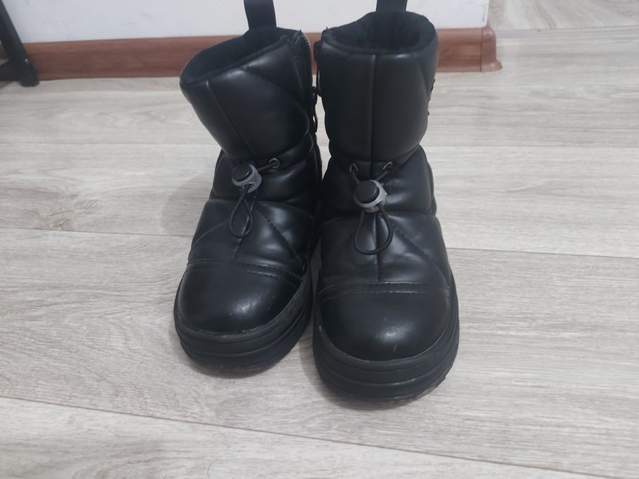 Продам детскую зимнюю обувь