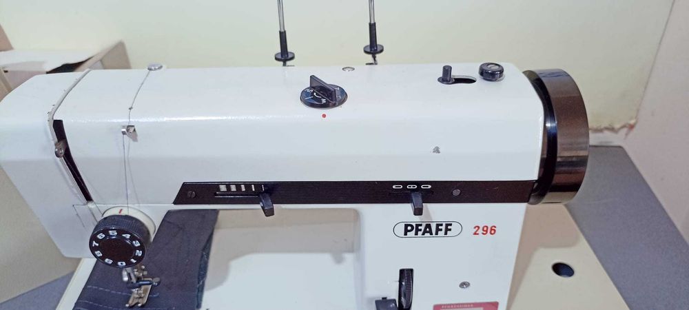 Masina de cusut Pfaff 296