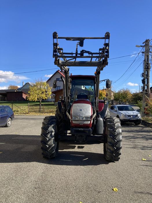 Tractor cu incarcator frontal Valtra