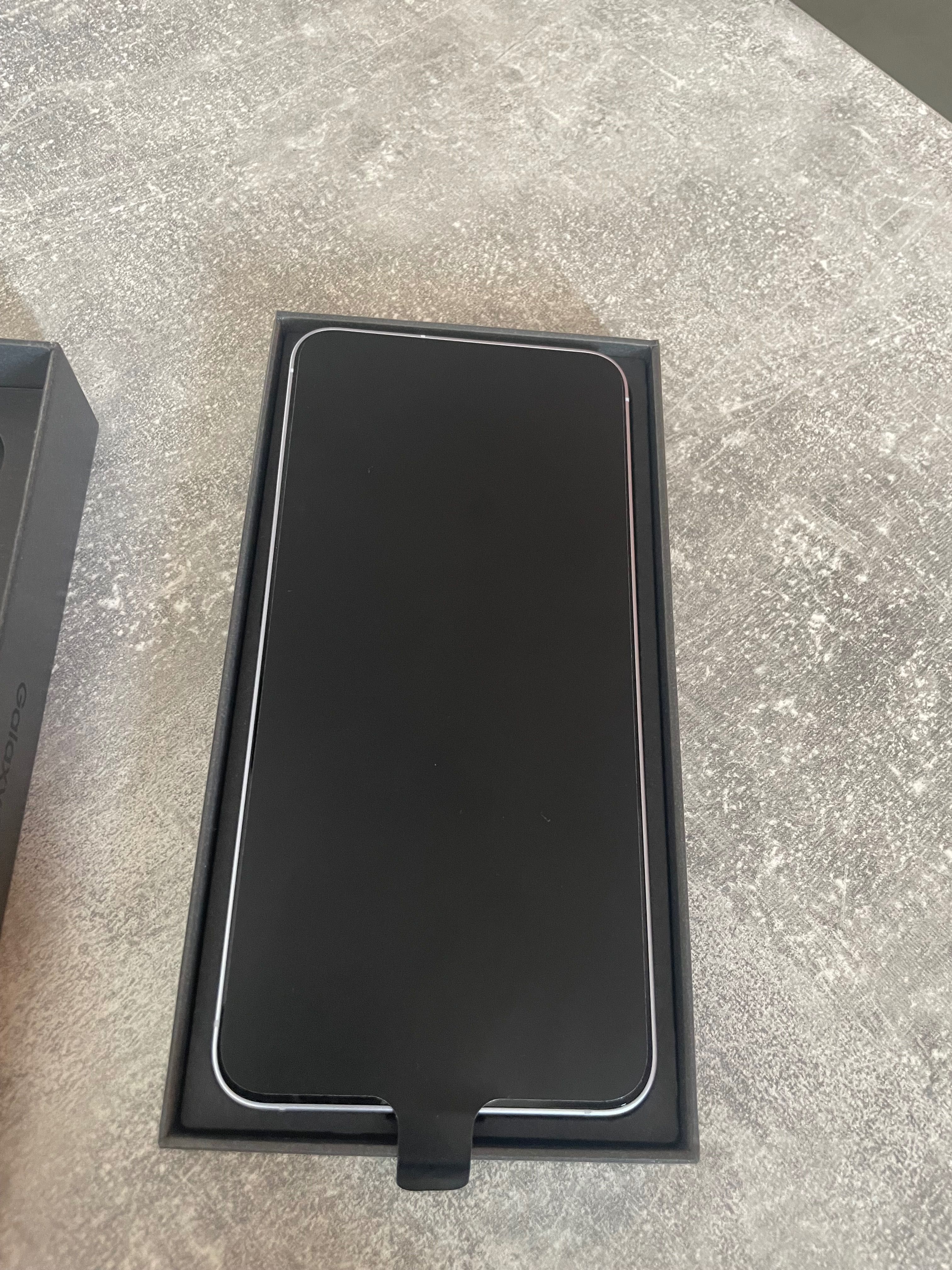 Чисто нов Samsung S25 ultra с 2 години гаранция