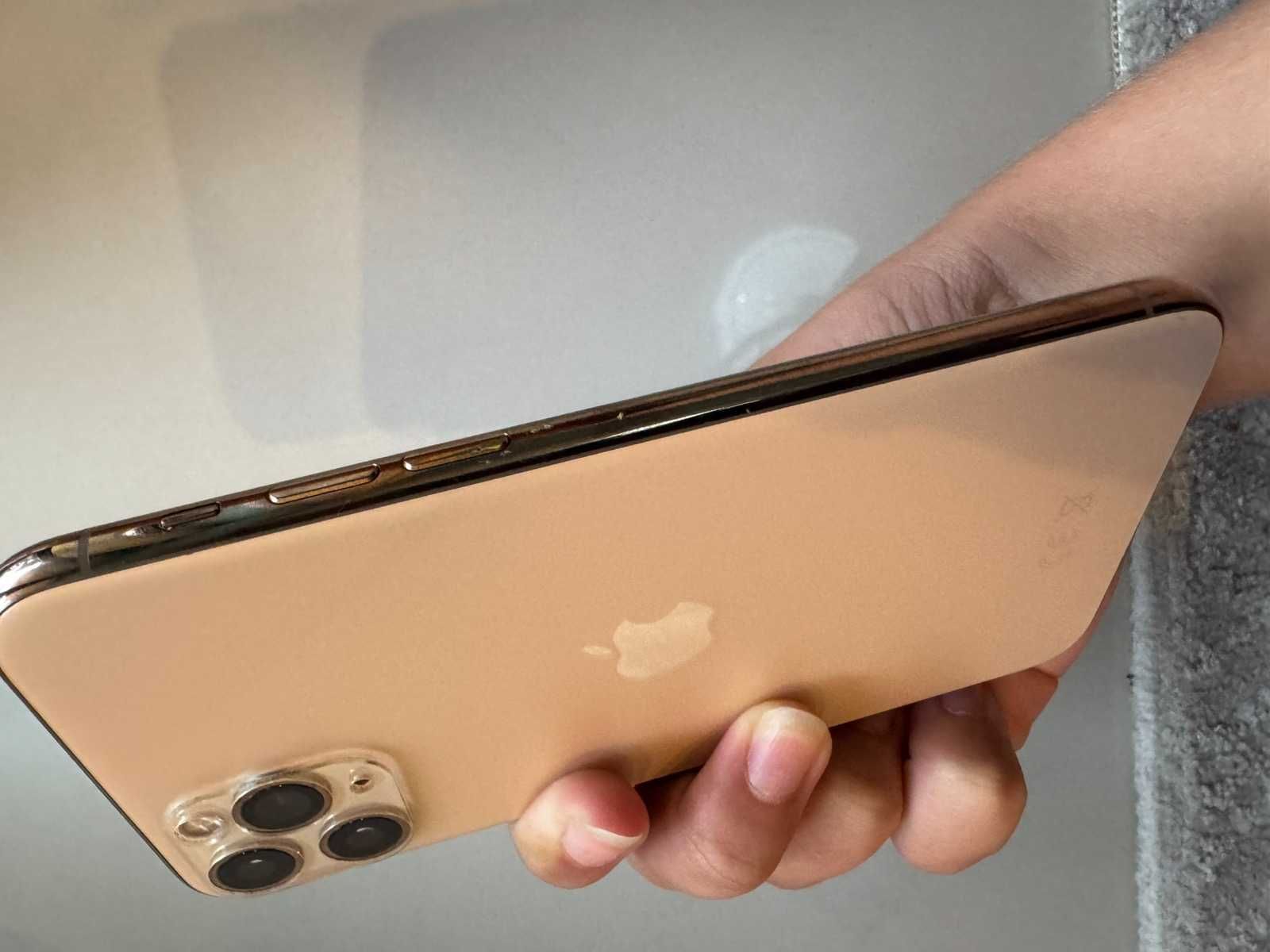 Продавам Iphone 11 pro 256GB