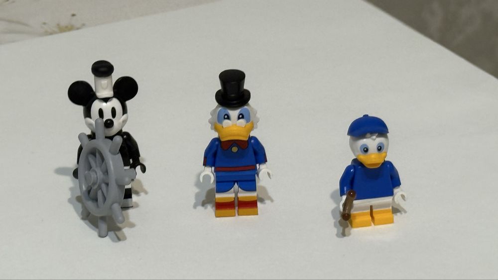 Продам оригинал минифигурки дисней