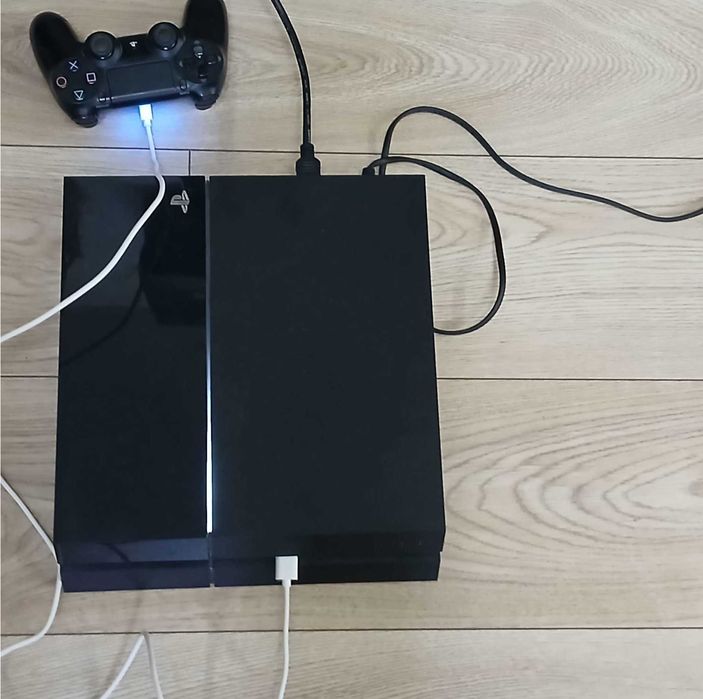 PlayStation 4 + геймпад + 12 игр