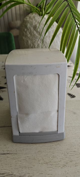 Диспенсер за салфетки нов