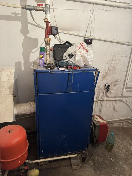 Нафтова инсталация за отопление -котле и съд за съхранение н нафата .