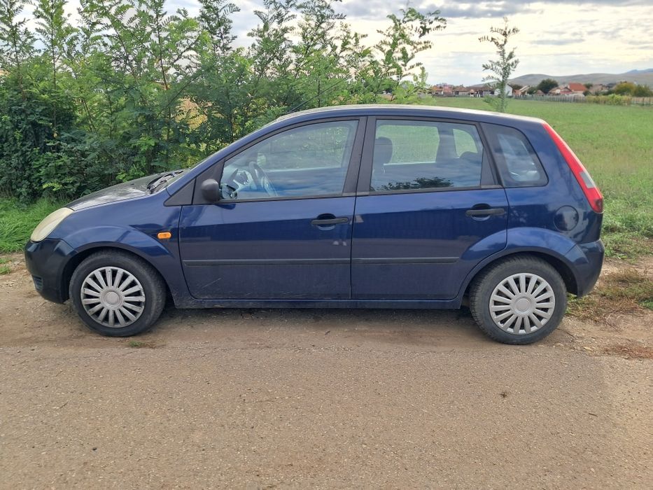 Vând Ford Fiesta