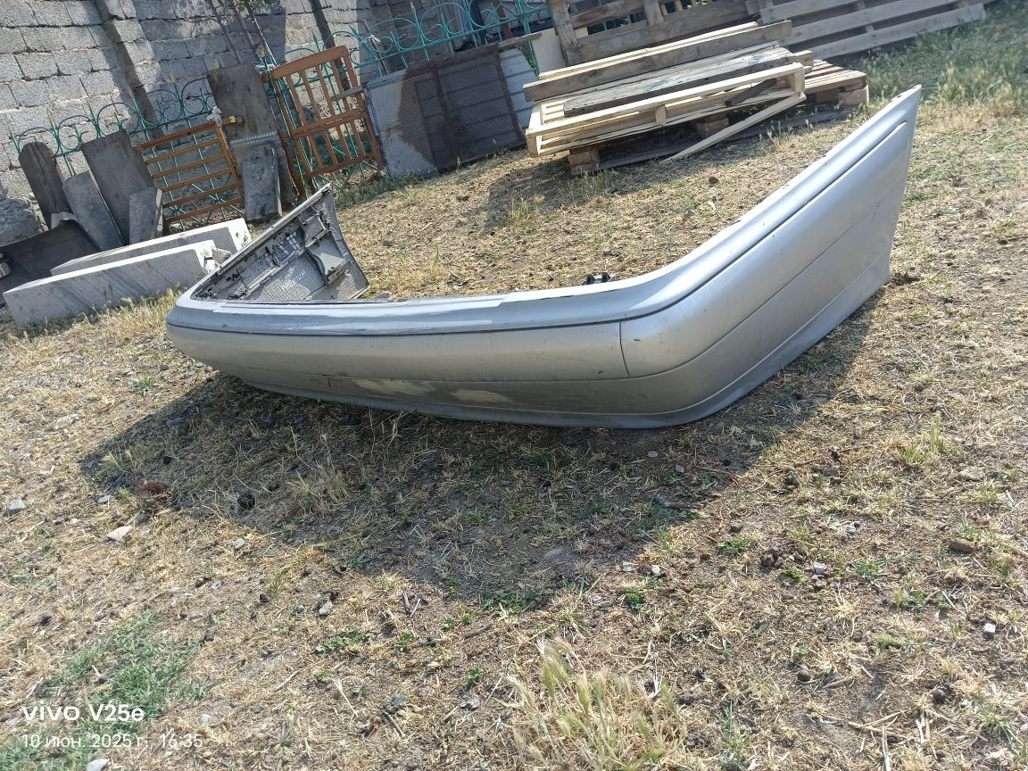 Задний бампер на Мерседес Бенс 210