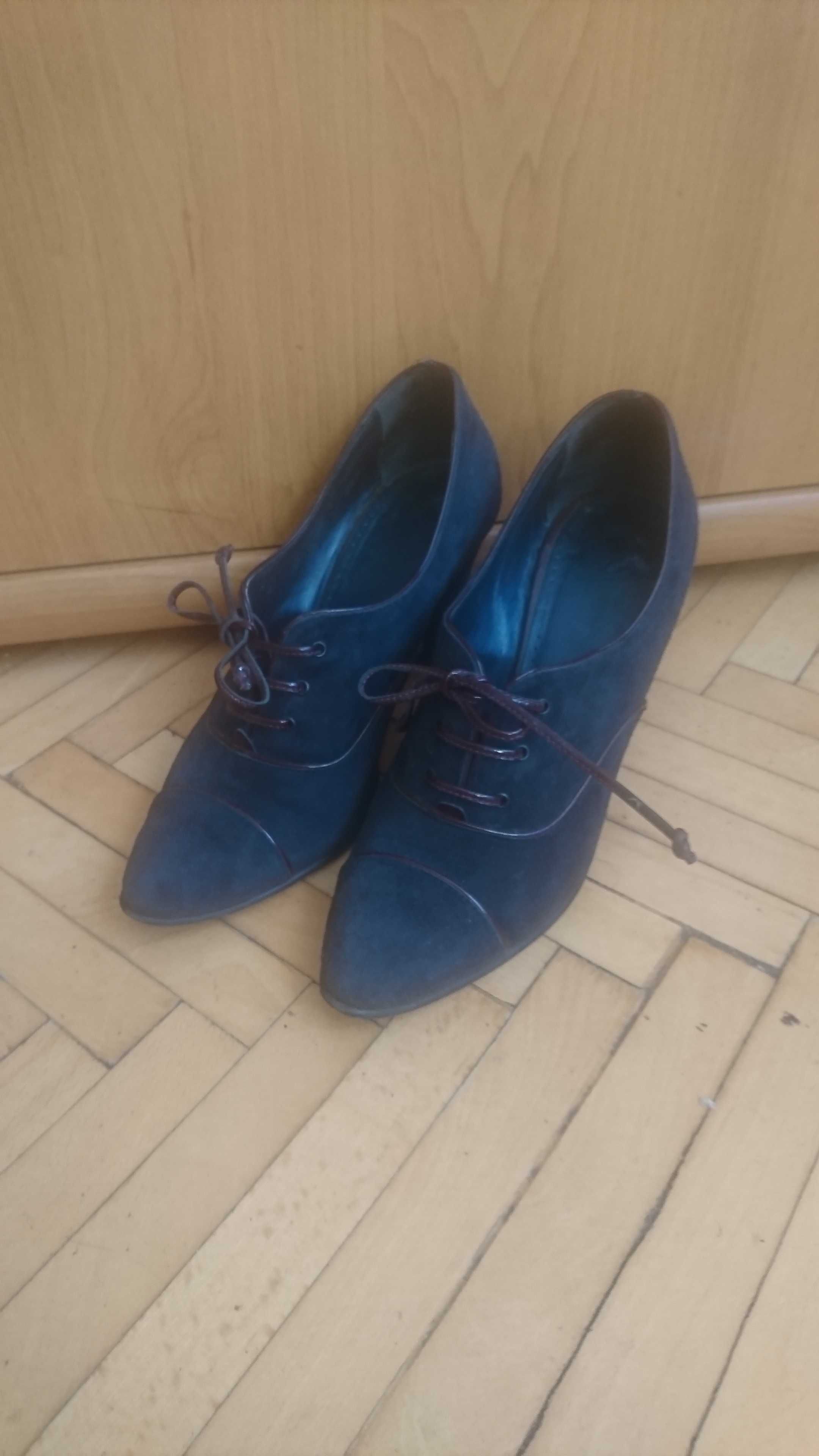 Pantofi piele intoarsa albastra , cu detaltii sisiret grena marimea 36